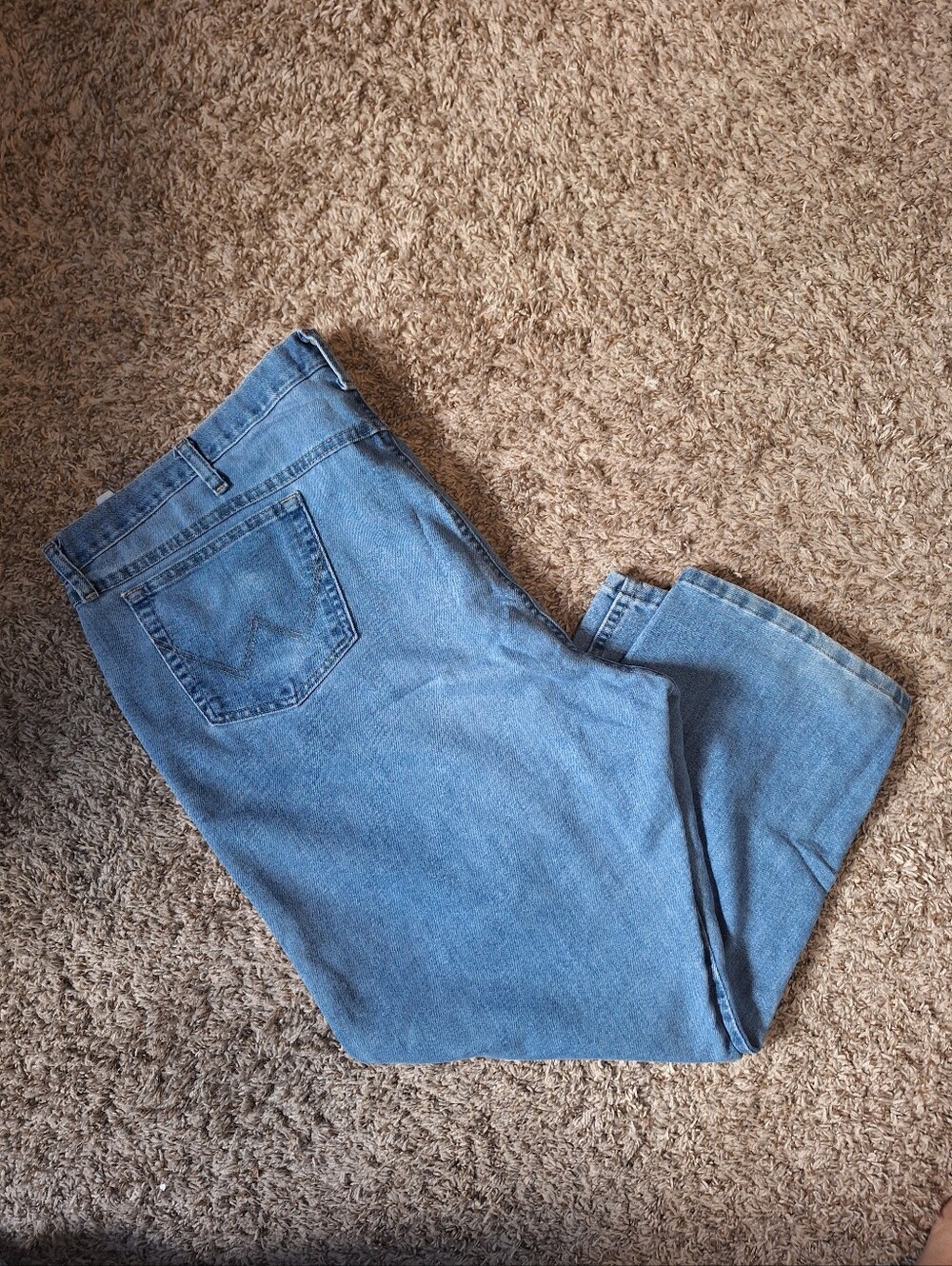 Wrangler Men's Medium Wash Denim Jeans 5 pocket Size 48x28 - Picture 2 of 9